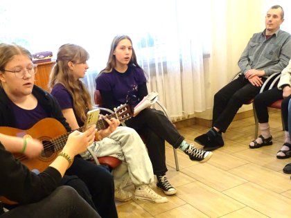 Zdjęcie 2 z 4 do wpisu „„Żywiołowe śpiewogranie””