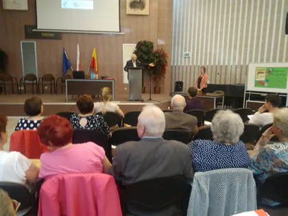 Mieszkańcy i pracownicy na sali podczas Senioralnego Kongresu Obywatelskiego