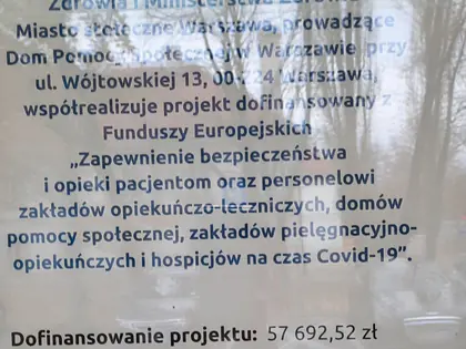 Plakat informacyjny o projekcie Zapewnienie bezpieczeństwa i opieki na czas Covid-19, dofinansowanie 57 692,52 zł, ze znakami Funduszy Europejskich