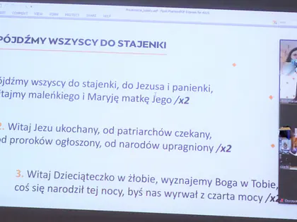 Ekran ze słowami kolędy Pójdźmy wszyscy do stajenki podczas spotkania online