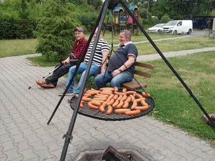 Ognisko z seniorami
